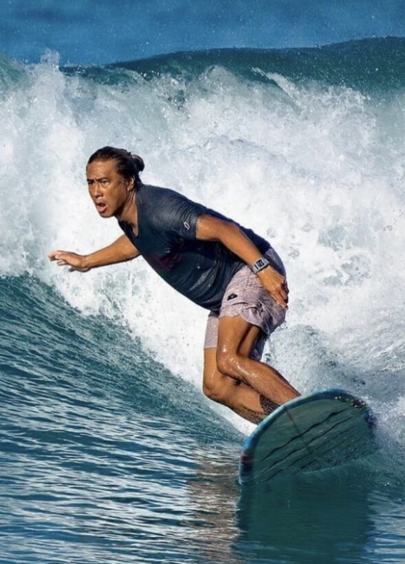 Best surfer in waikiki durfing waves